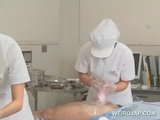 Aziāti medmāsas slurping sperma ārā no loaded shafts uz grupa